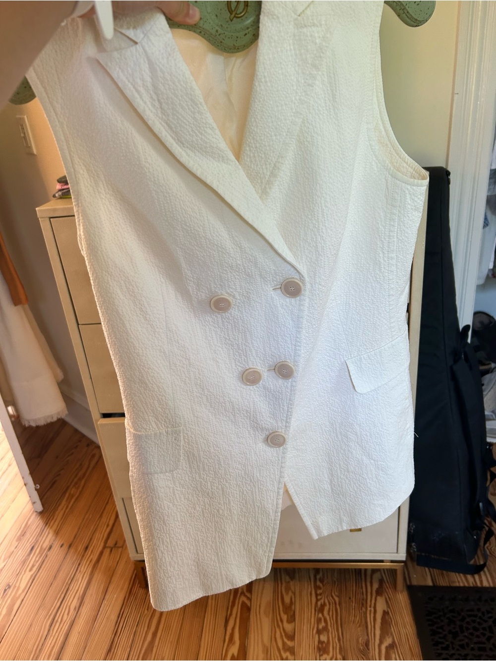Akris Punto Sleeveless Double-Breasted Blazer Vest in White